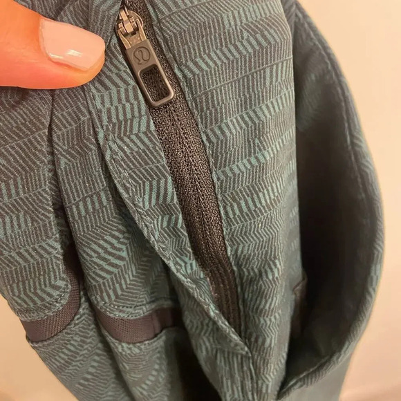 Lululemon Pace Breaker Short Linerless Dark Emerald Black Size Medium - Picture 7 of 7